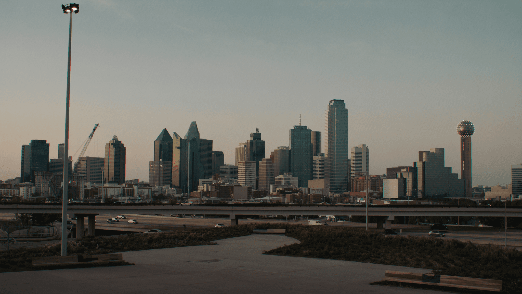 Dallas skyline at dusk with Reunion Tower